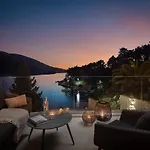 Beachfront Grain Of Salt With Pool Vela Luka