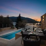 Beachfront Grain Of Salt With Pool Villa
