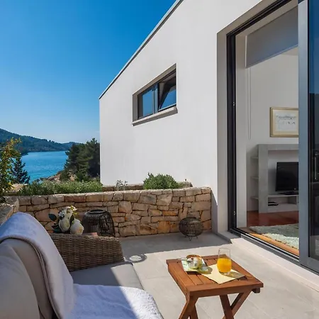 فيلة Beachfront Grain Of Salt With Pool