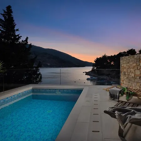 Beachfront Grain Of Salt With Pool *