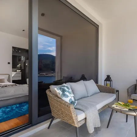 Beachfront Grain Of Salt With Pool *