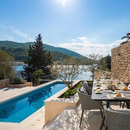 Villa Beachfront Grain Of Salt With Pool *