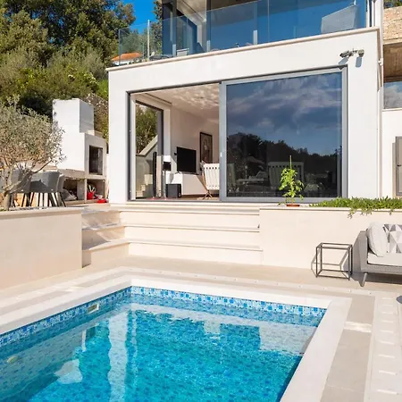 Beachfront Grain Of Salt With Pool 빌라 *