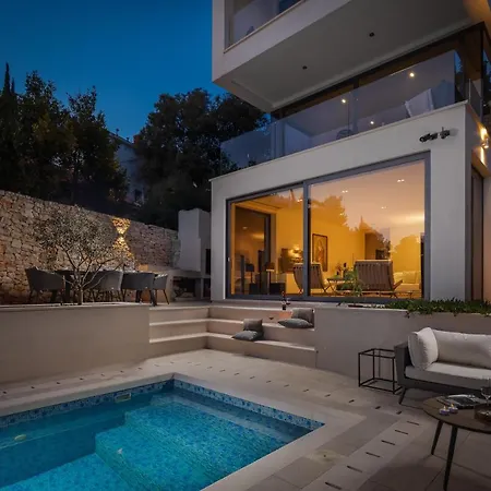 Villa Beachfront Grain Of Salt With Pool