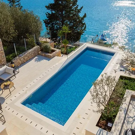 Beachfront Grain Of Salt With Pool