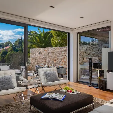 Beachfront Grain Of Salt With Pool Vela Luka