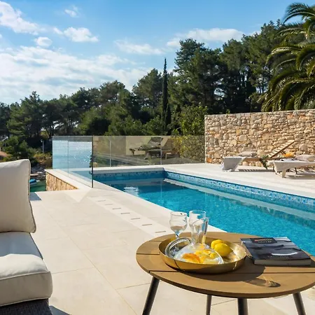 Beachfront Grain Of Salt With Pool Vela Luka