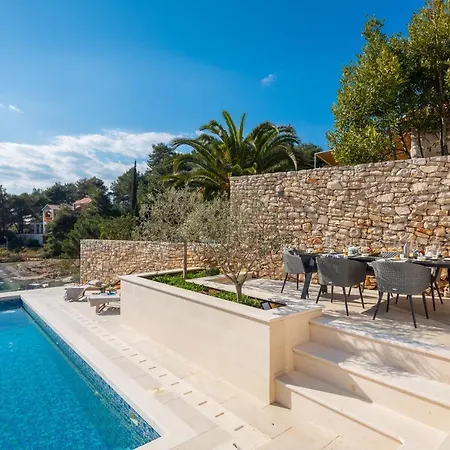 Vila Beachfront Grain Of Salt With Pool