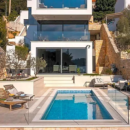 Beachfront Grain Of Salt With Pool *