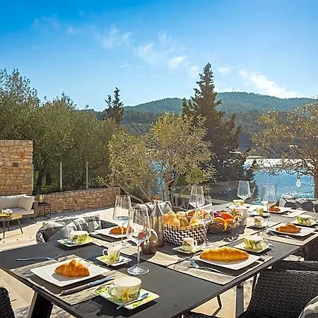 Vila Beachfront Grain Of Salt With Pool *