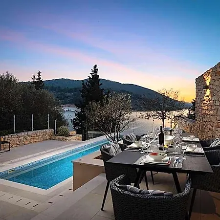 Vila Beachfront Grain Of Salt With Pool Vela Luka