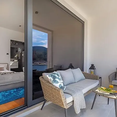 Beachfront Grain Of Salt With Pool 빌라 *