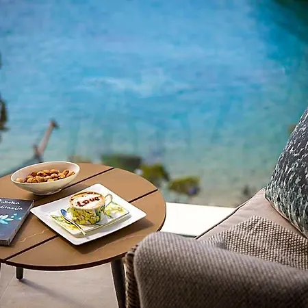 Vila Beachfront Grain Of Salt With Pool