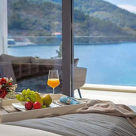 Beachfront Grain Of Salt With Pool 빌라