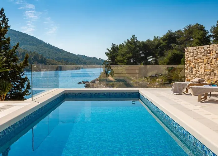 Beachfront Grain Of Salt With Pool