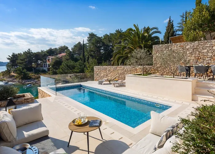 Beachfront Grain Of Salt With Pool 别墅