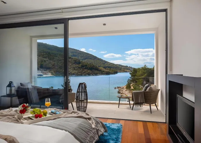 Beachfront Grain Of Salt With Pool 尼亚卢卡