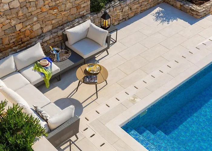 Beachfront Grain Of Salt With Pool 别墅