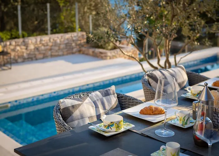 别墅 Beachfront Grain Of Salt With Pool 尼亚卢卡