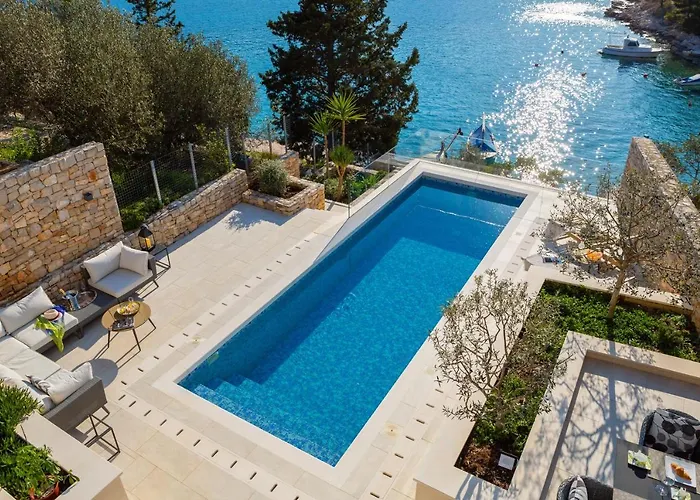 Beachfront Grain Of Salt With Pool